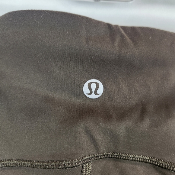 Lululemon Leggings Green Womens Size 8 Floral Perforated Mid Rise - Picture 3 of 7